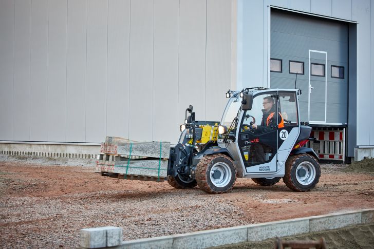 4M Telehandler - TH412 - Image 3