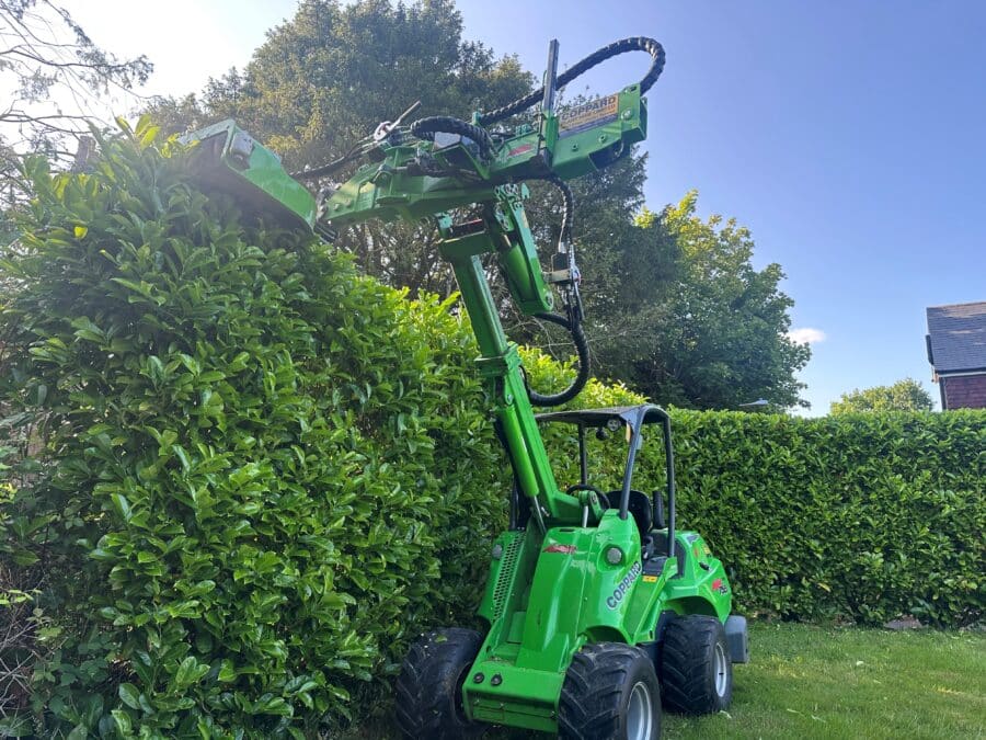 Hedge cutter S30 with hydraulic side arm to suit Avant - Image 7