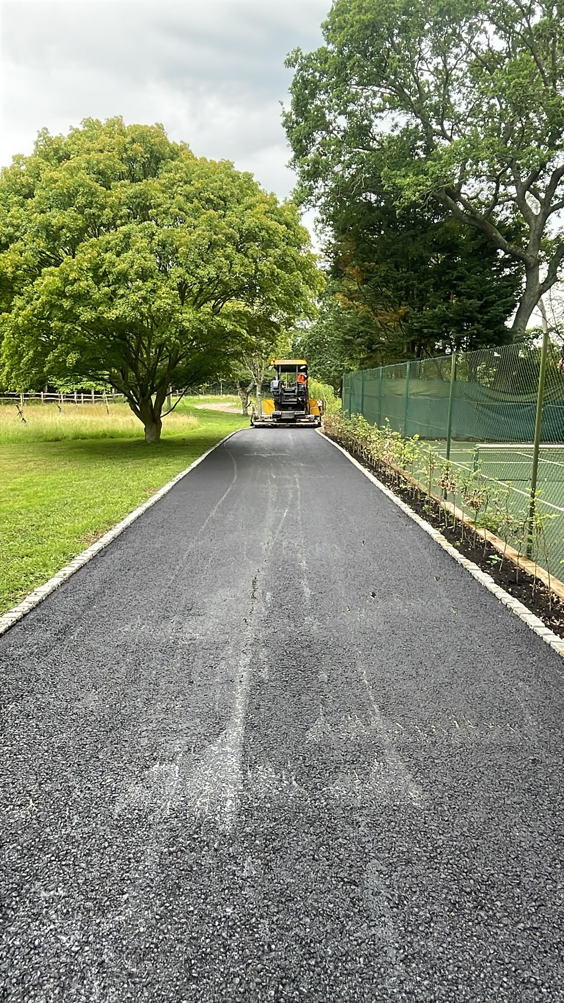 Tracked Telescreed Paver- Vogele Super 1300- 3i with 2 operators - Image 6