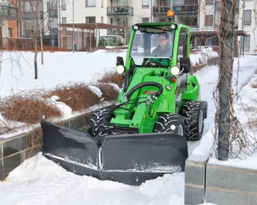 avant_snow_plow_1